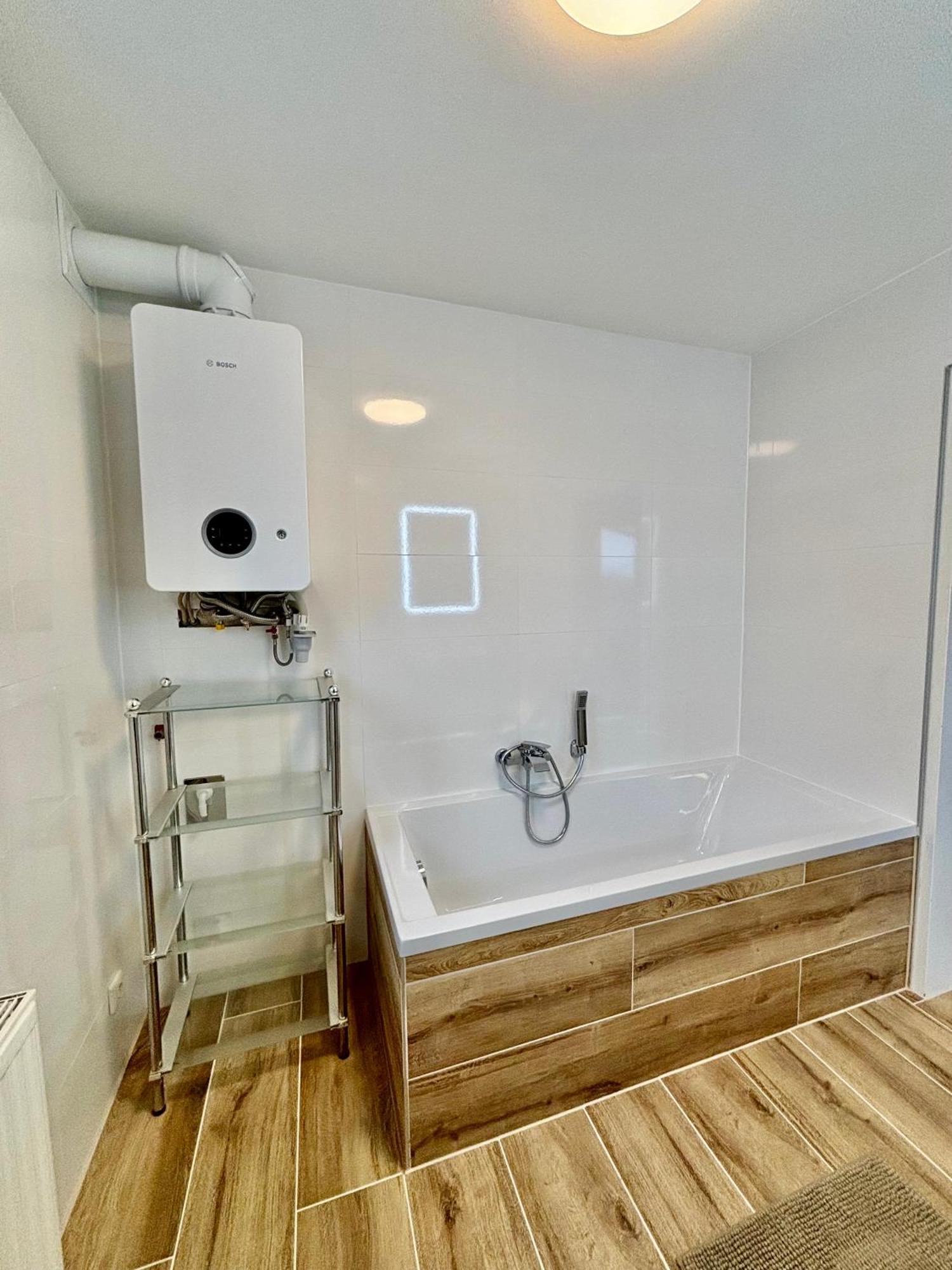 Atemberaubendes Apartment + Pool ウィーン エクステリア 写真